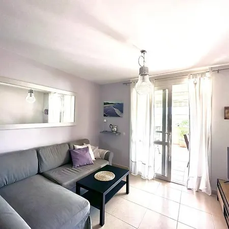 En Apartment *
